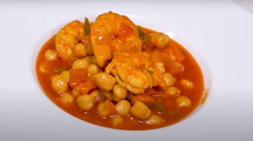 Garbanzos con langostinos