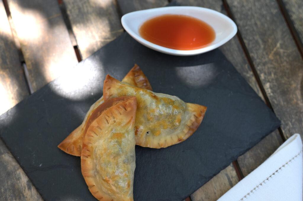 Empanadillas de morcilla y cebolla