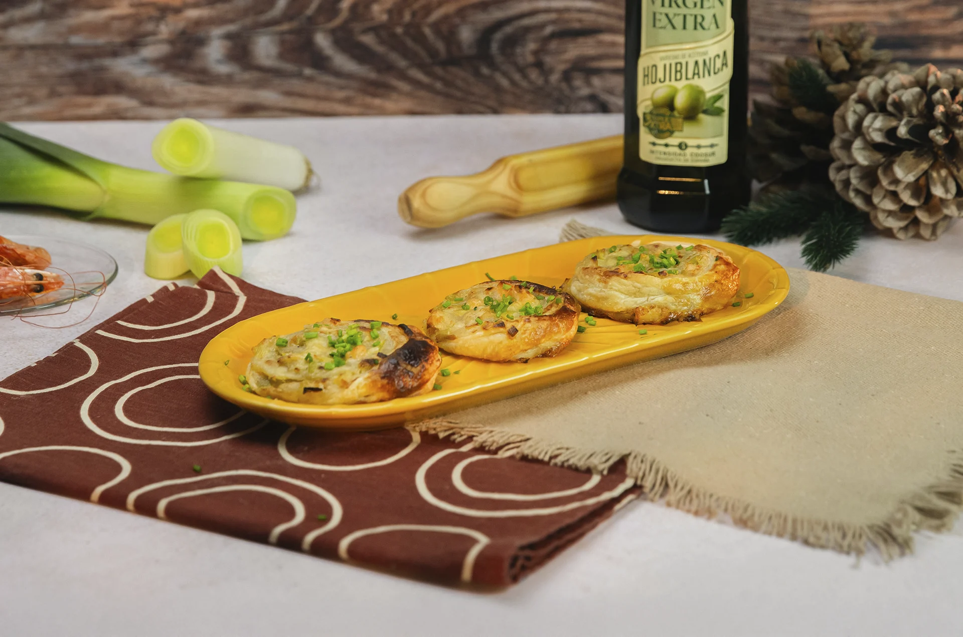 Hojaldre de puerros y langostinos